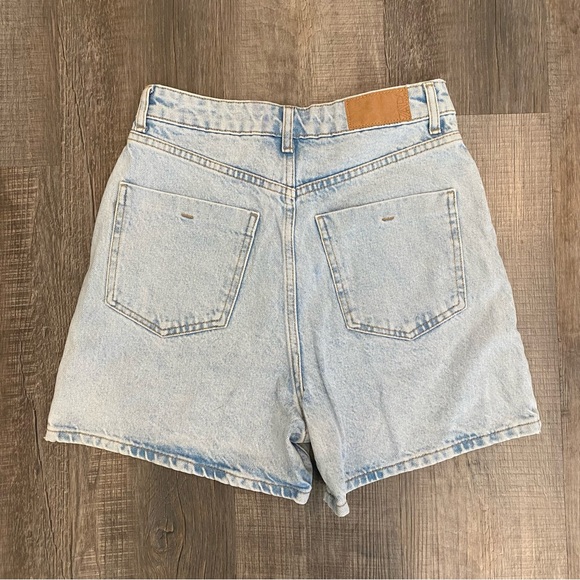 ZARA High Rise Mom Shorts Light Washed Denim - Picture 2 of 7